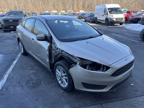 2017 Ford Focus SE's photo