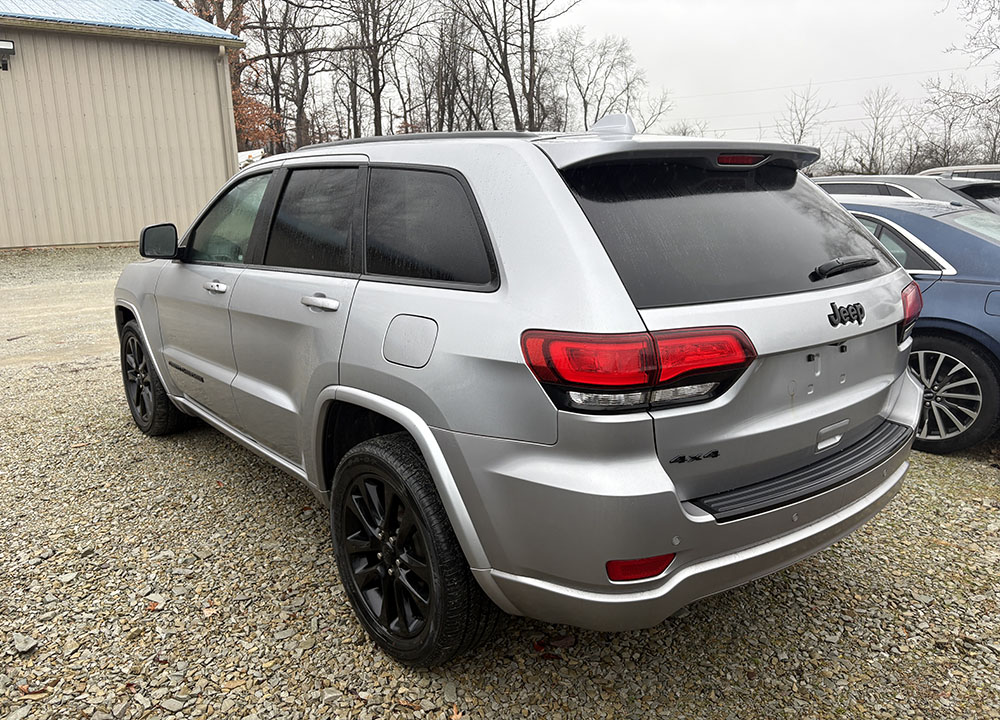 
								JEEP GRAND CHEROKEE LAREDO full									