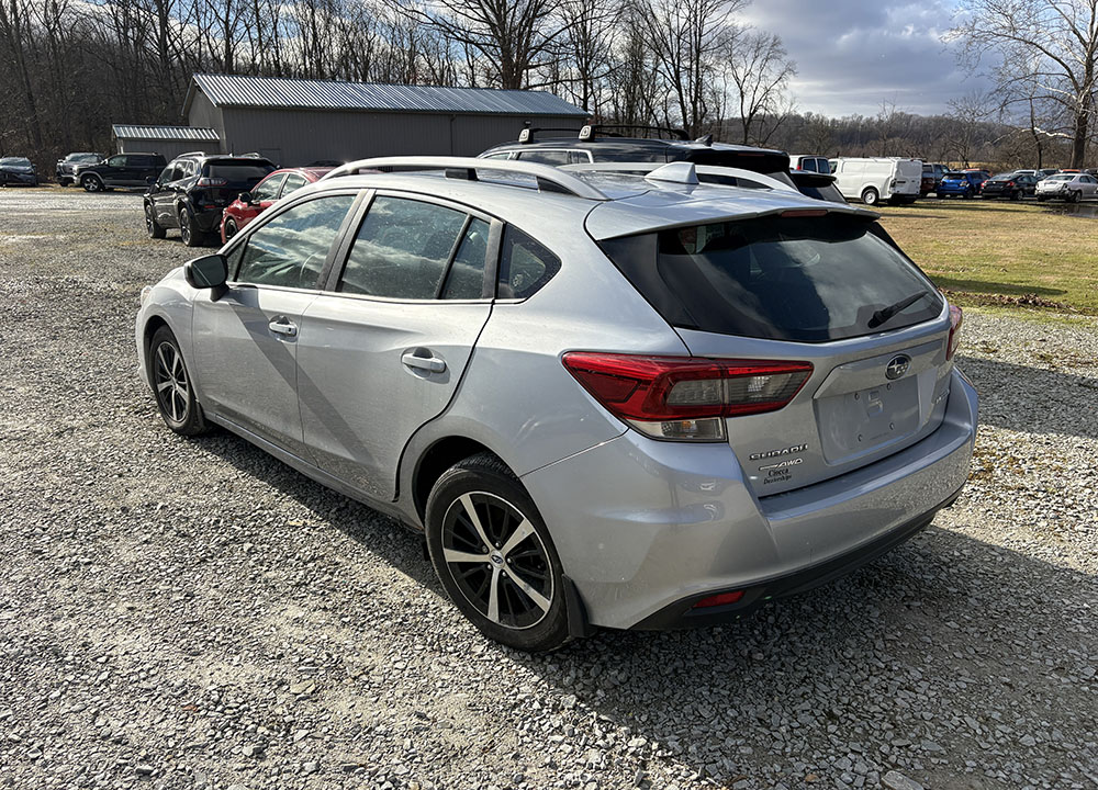 
								SUBARU IMPREZA PREMIUM full									