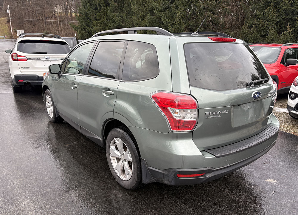 
								SUBARU FORESTER PREMIUM full									