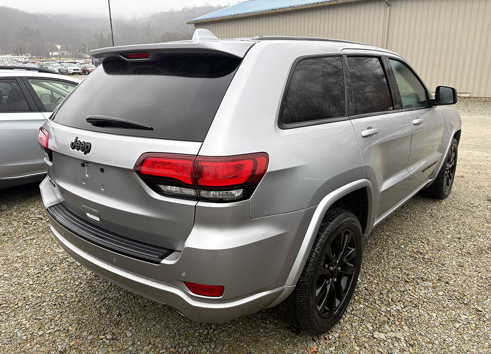 
								JEEP GRAND CHEROKEE LAREDO full									