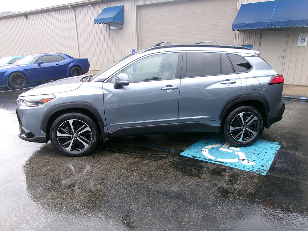 
								TOYOTA COROLLA CROSS HYBRID XSE full									