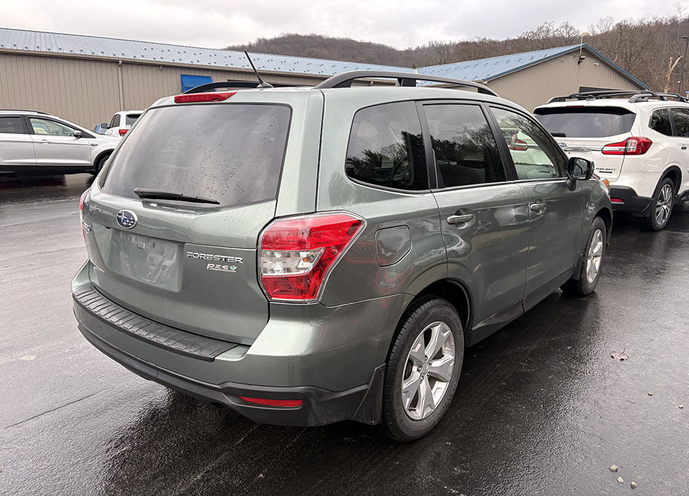 
								SUBARU FORESTER PREMIUM full									