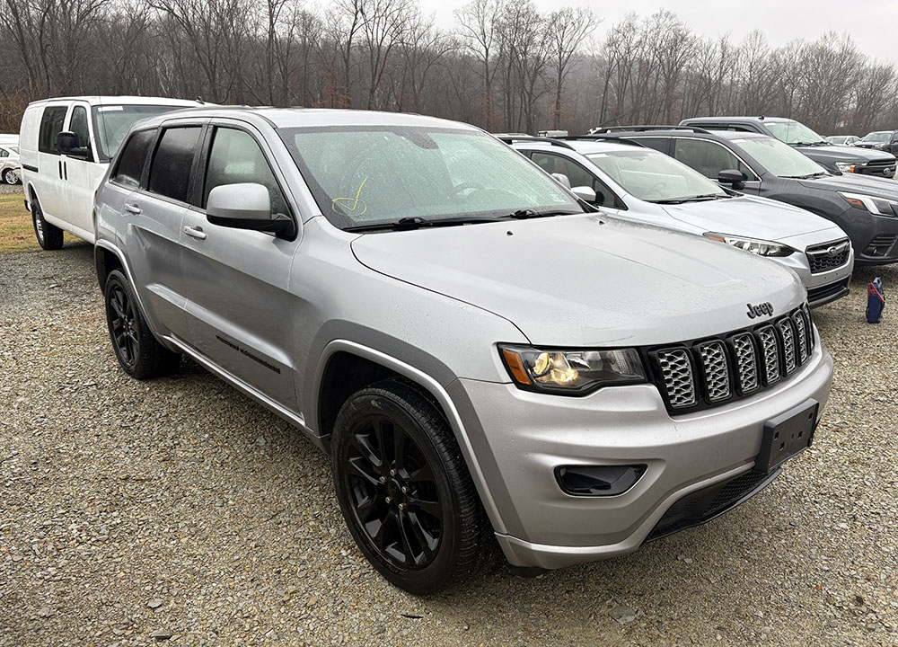 
								JEEP GRAND CHEROKEE LAREDO full									