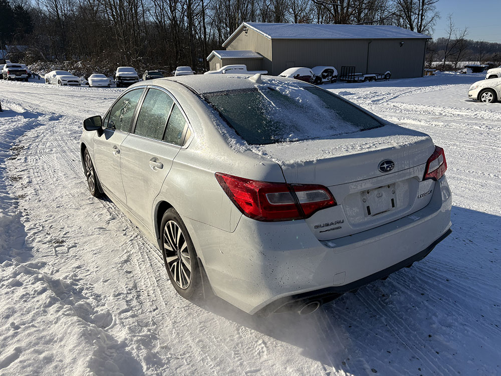 
								SUBARU LEGACY PREMIUM full									