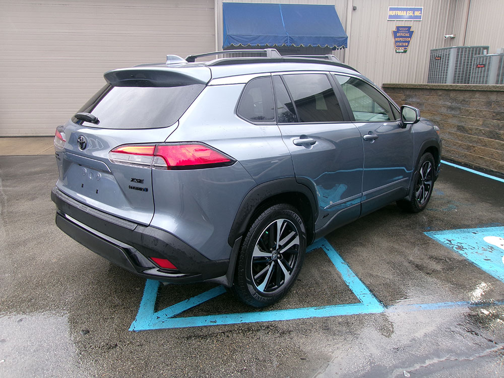 
								TOYOTA COROLLA CROSS HYBRID XSE full									