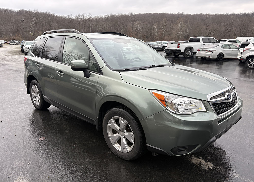 
								SUBARU FORESTER PREMIUM full									