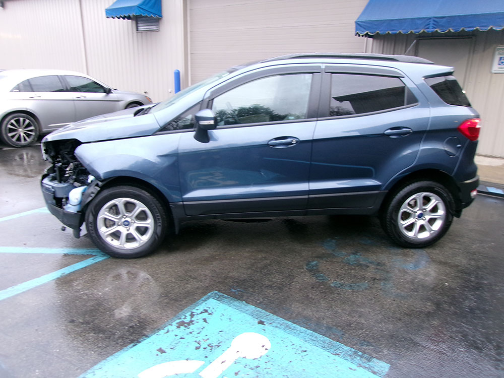 
								FORD ECOSPORT SE full									