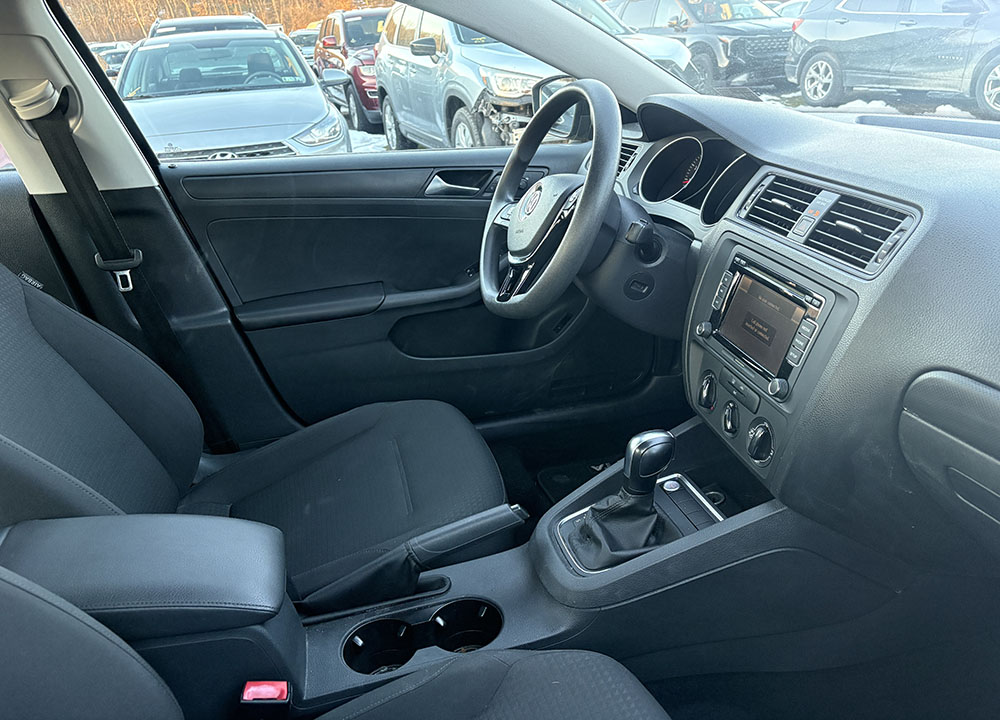 
								VOLKSWAGEN JETTA S full									