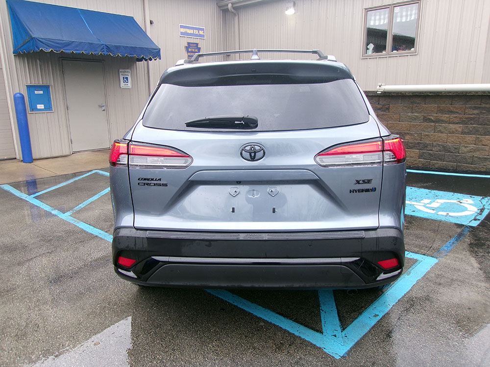 
								TOYOTA COROLLA CROSS HYBRID XSE full									