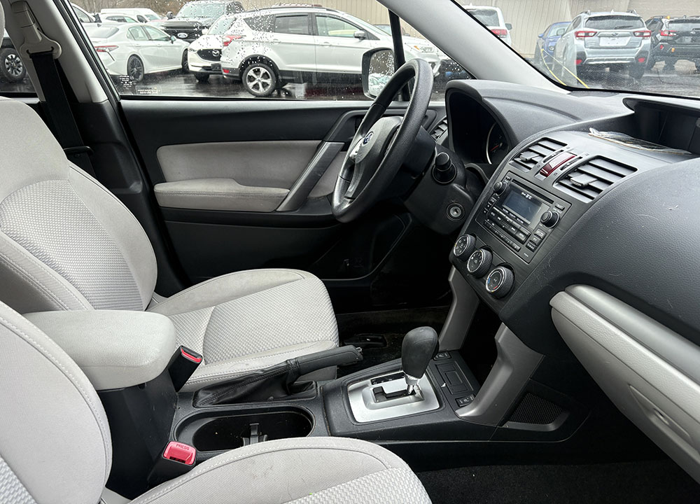 
								SUBARU FORESTER PREMIUM full									