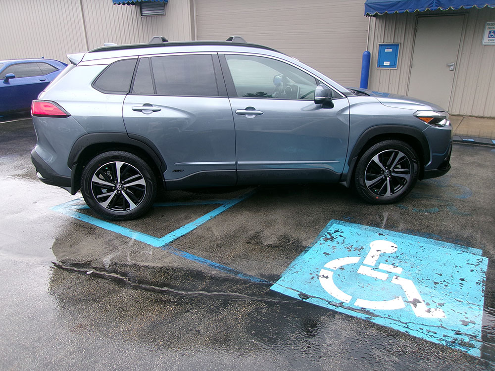 
								TOYOTA COROLLA CROSS HYBRID XSE full									