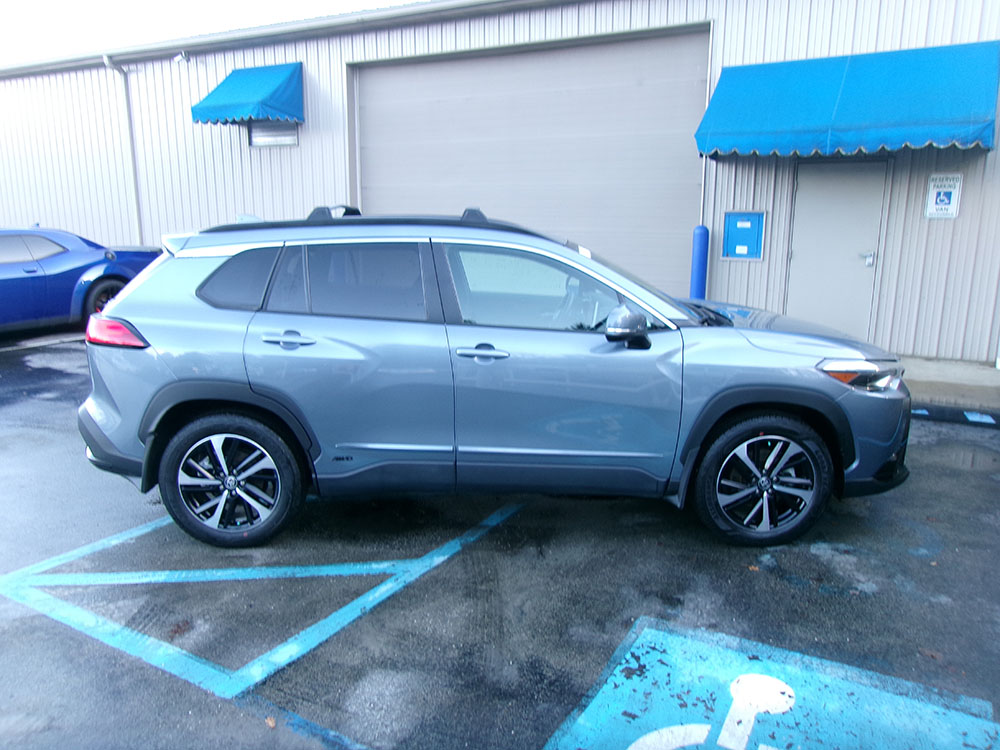 
								TOYOTA COROLLA CROSS HYBRID XSE full									