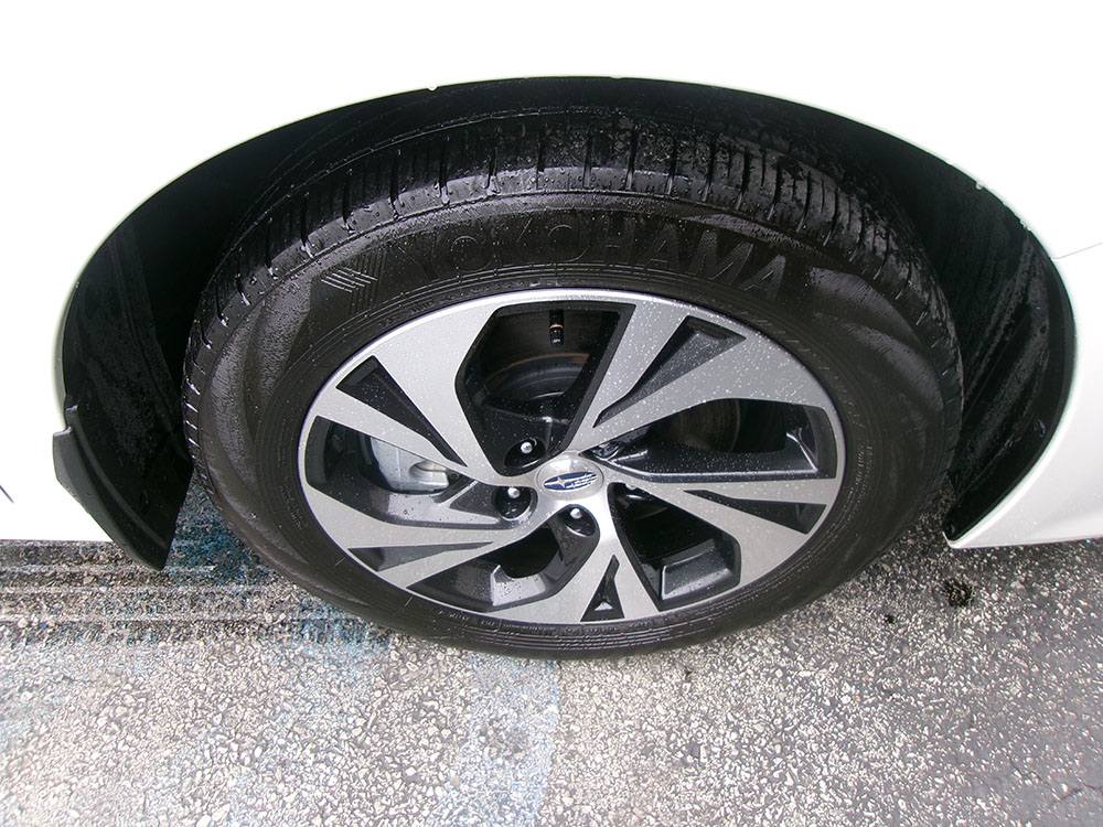 
								SUBARU LEGACY PREMIUM full									