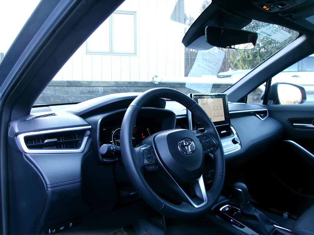 
								TOYOTA COROLLA CROSS HYBRID XSE full									