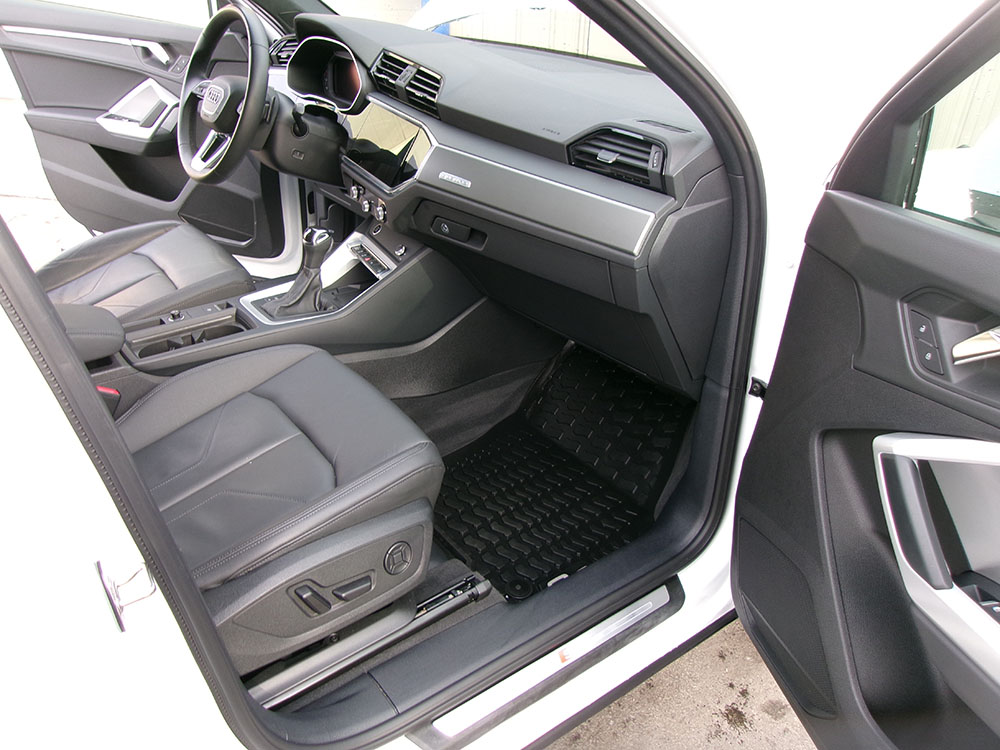 
								AUDI Q3 PREMIUM PLUS S-LINE full									