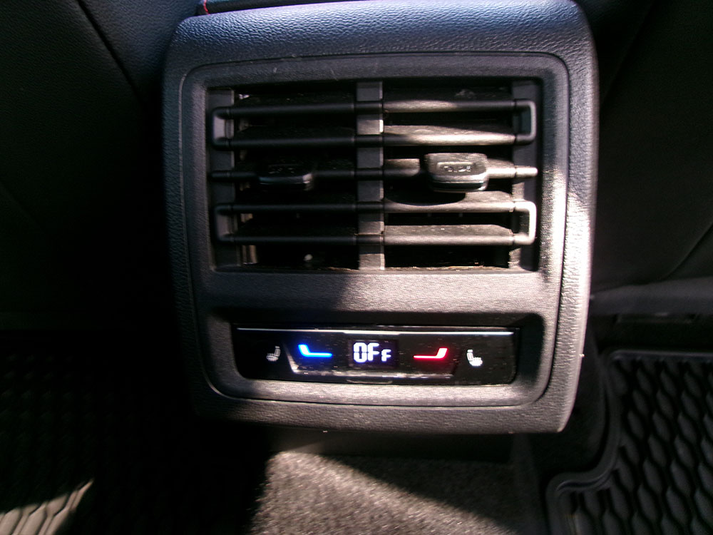 
								VOLKSWAGEN GOLF GTI AUTOBAHN full									