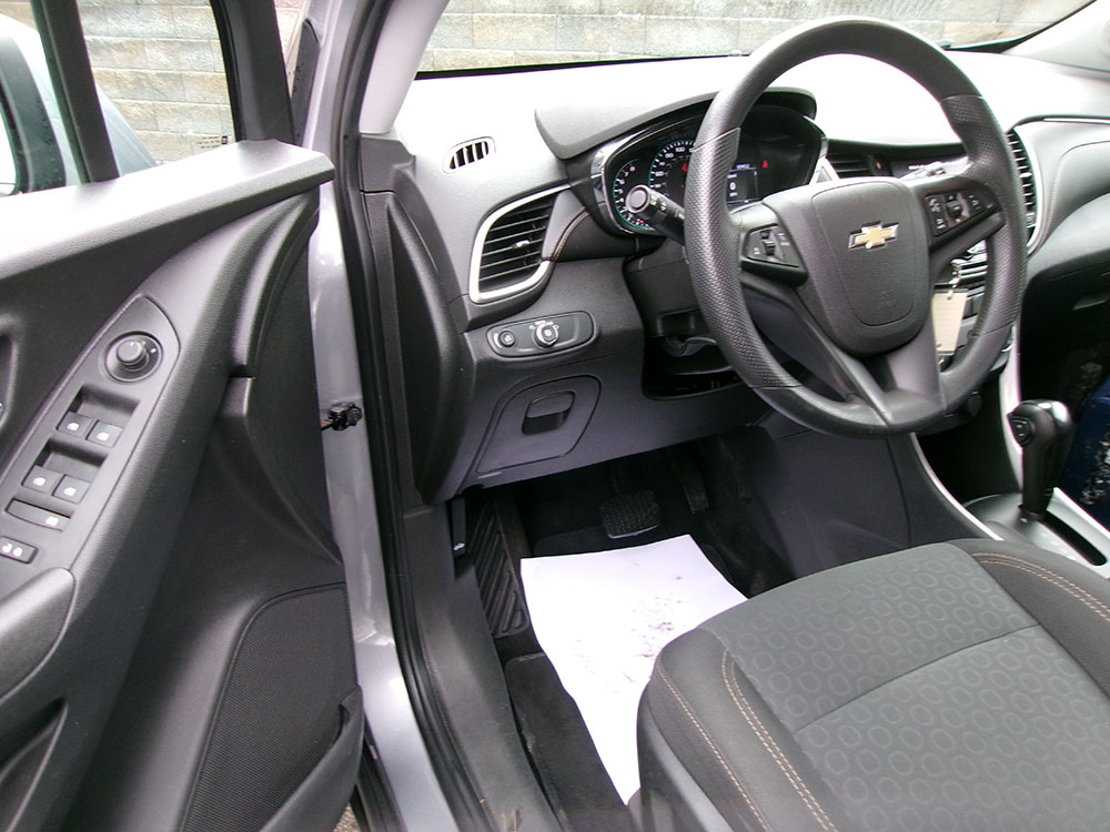 
								CHEVROLET TRAX LS full									