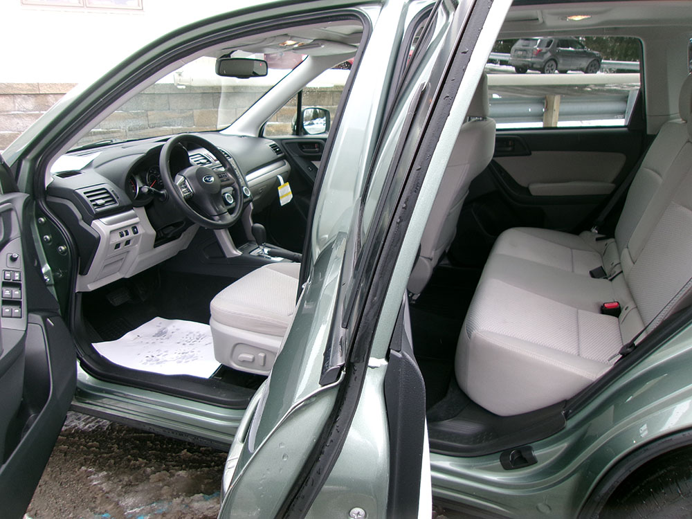 
								SUBARU FORESTER PREMIUM full									