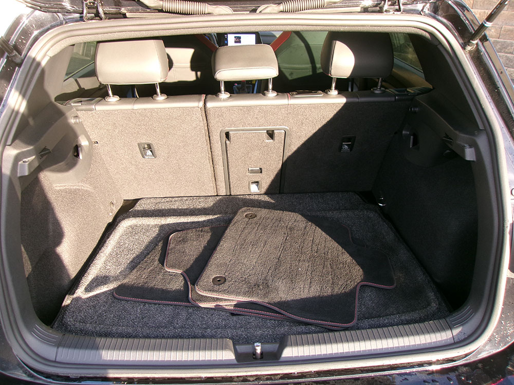 
								VOLKSWAGEN GOLF GTI AUTOBAHN full									