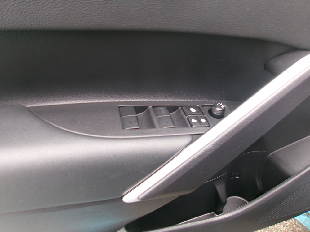 
								TOYOTA COROLLA CROSS HYBRID XSE full									