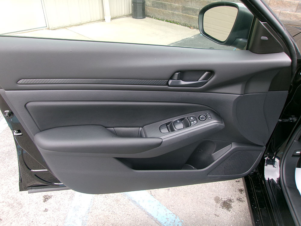 
								NISSAN ALTIMA S full									