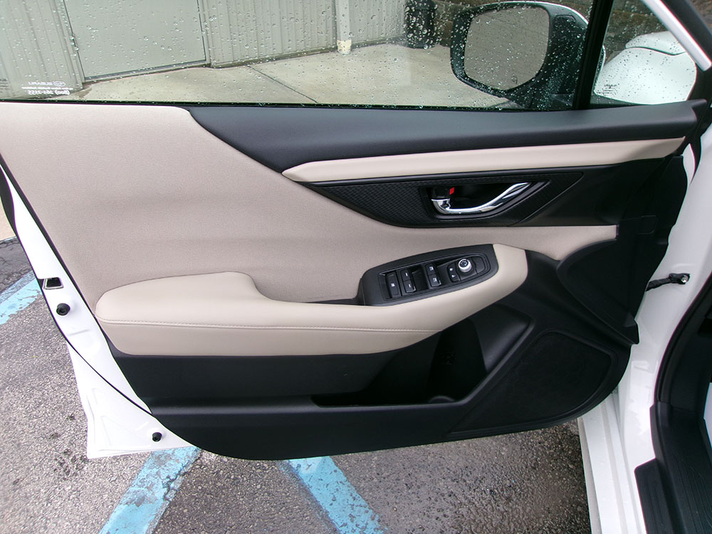 
								SUBARU LEGACY PREMIUM full									