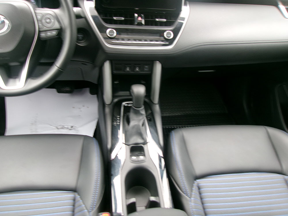 
								TOYOTA COROLLA CROSS HYBRID XSE full									