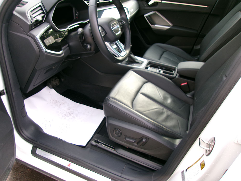 
								AUDI Q3 PREMIUM PLUS S-LINE full									