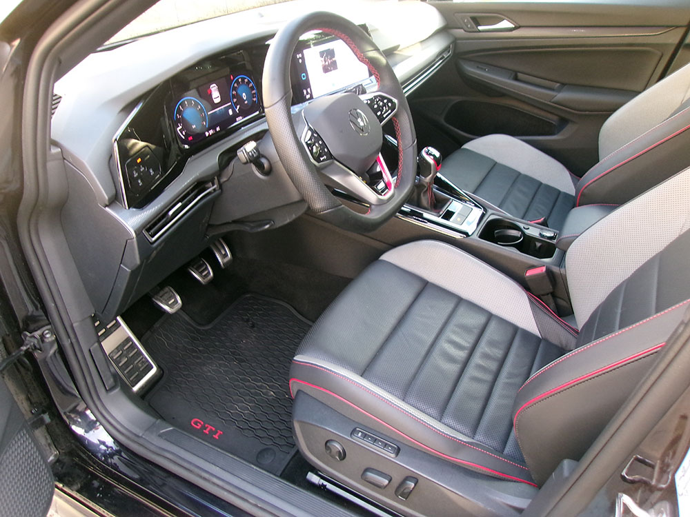 
								VOLKSWAGEN GOLF GTI AUTOBAHN full									