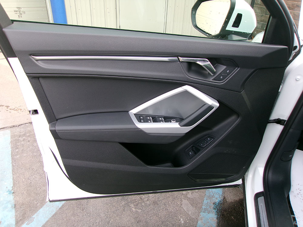 
								AUDI Q3 PREMIUM PLUS S-LINE full									