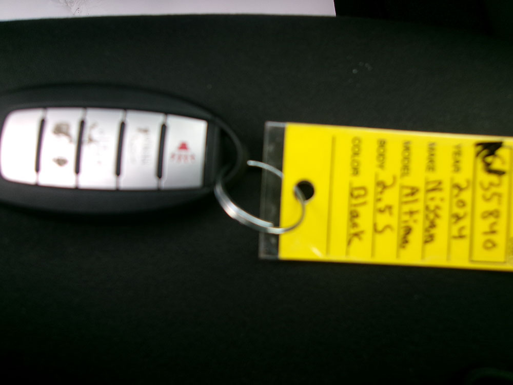 
								NISSAN ALTIMA S full									