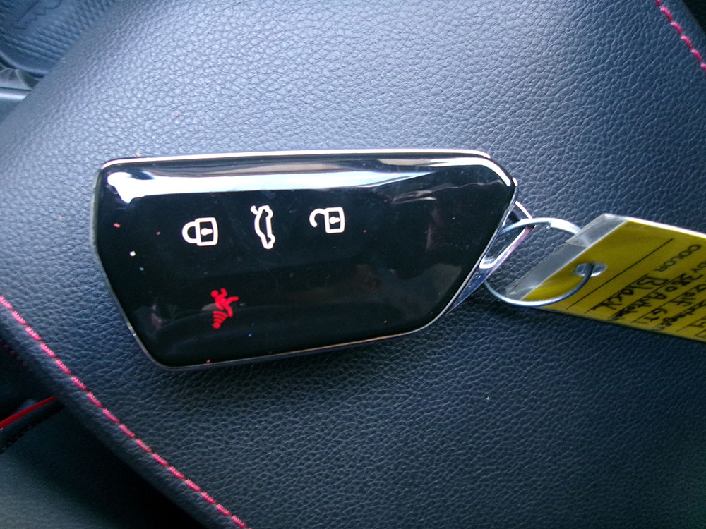 
								VOLKSWAGEN GOLF GTI AUTOBAHN full									