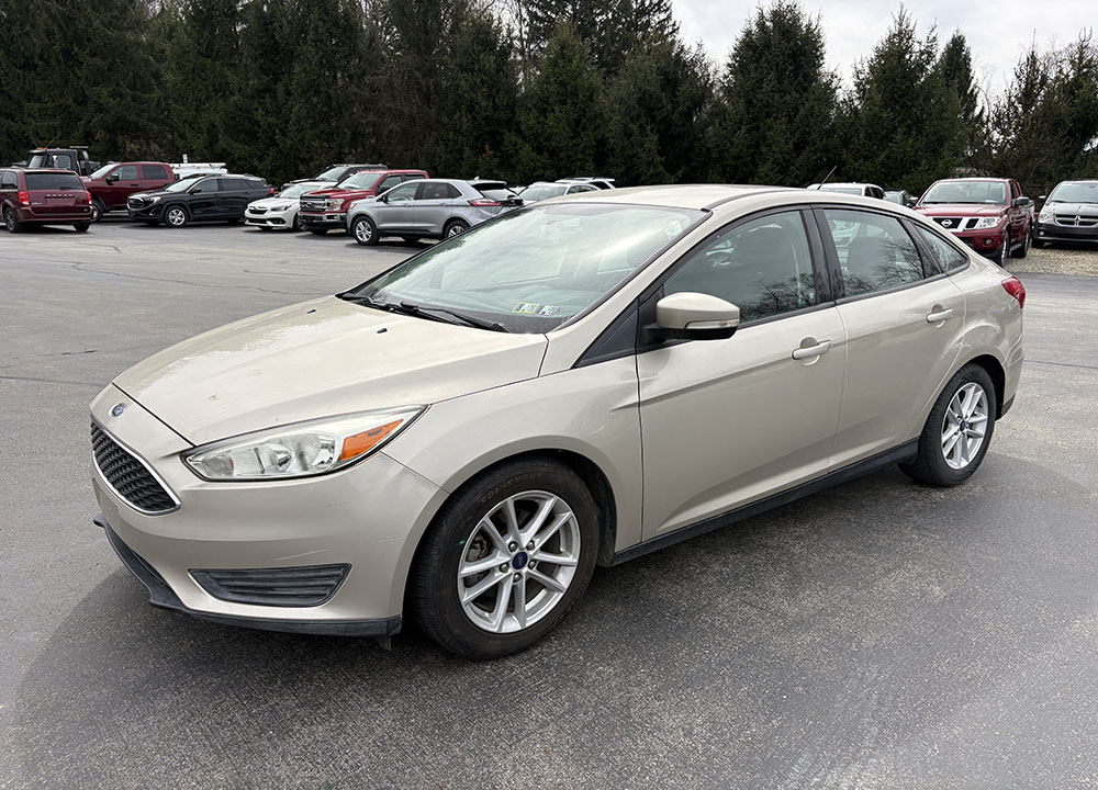 2017 Ford Focus Sedan SE's photo