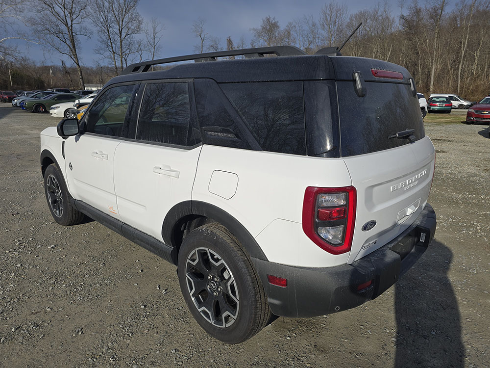 
								FORD BRONCO SPORT OUTER BANKS full									