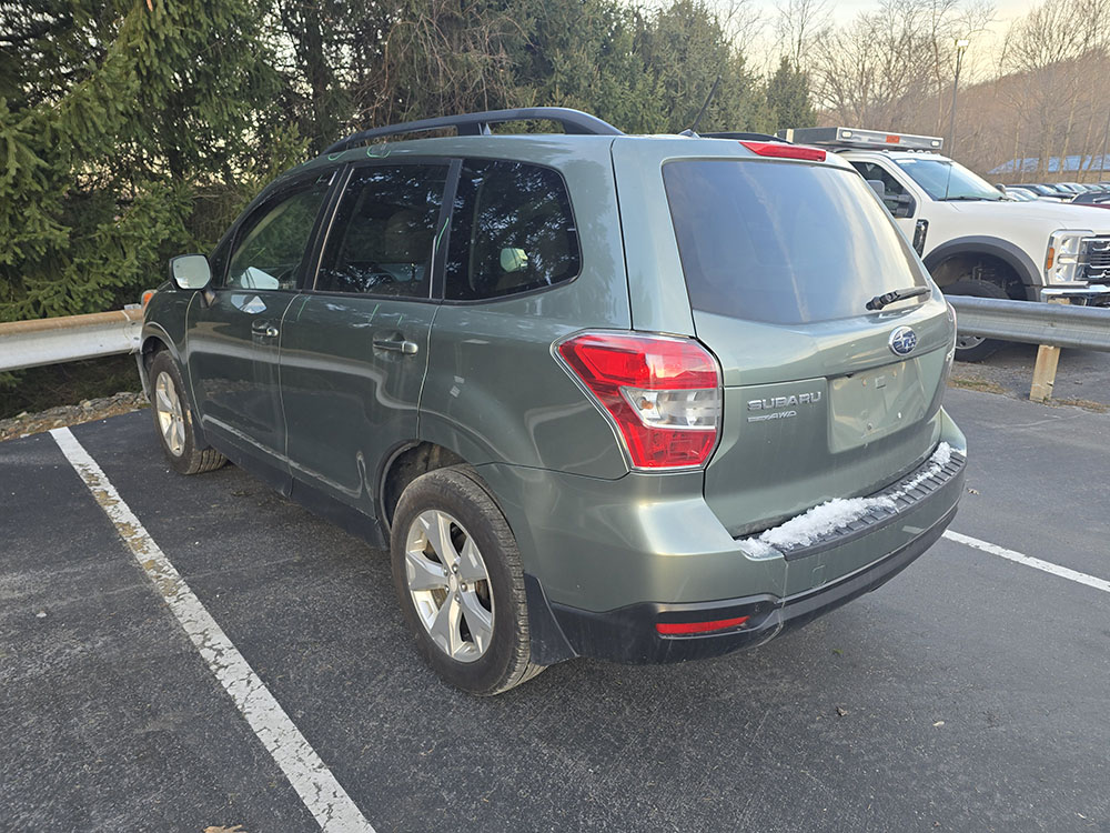 
								SUBARU FORESTER PREMIUM full									