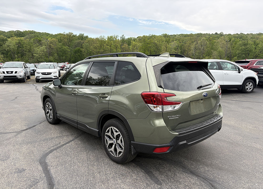 
								SUBARU FORESTER PREMIUM full									