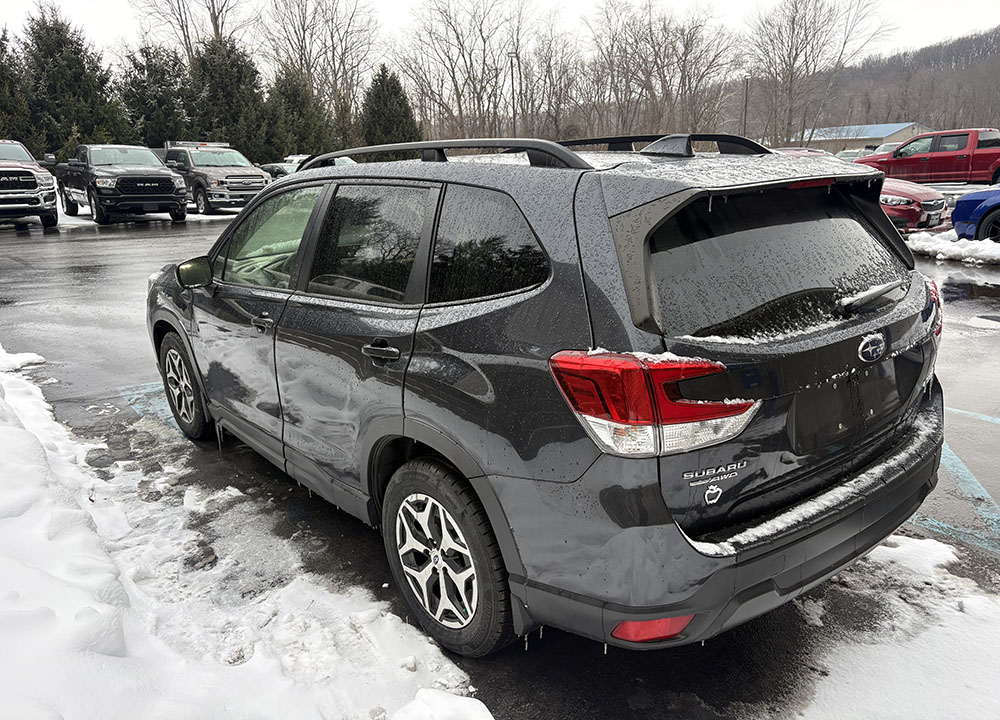 
								SUBARU FORESTER PREMIUM full									