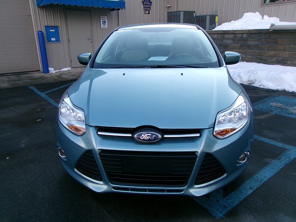 
								FORD FOCUS SE full									
