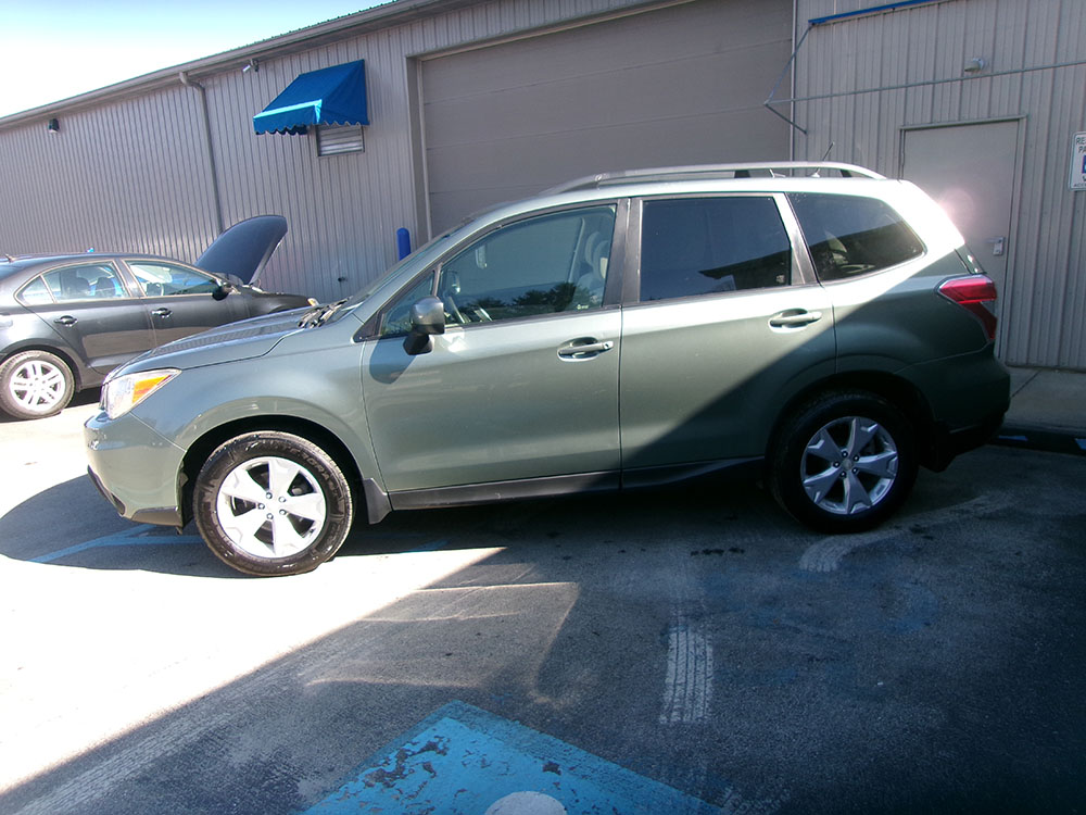 
								SUBARU FORESTER PREMIUM full									