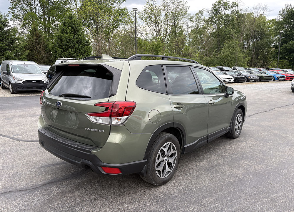 
								SUBARU FORESTER PREMIUM full									