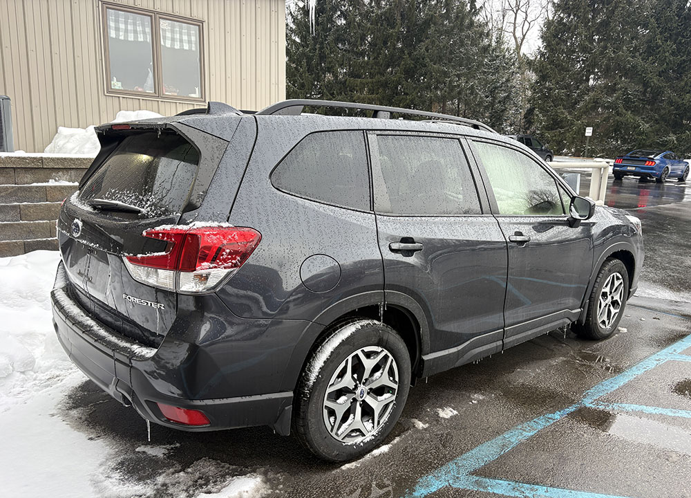 
								SUBARU FORESTER PREMIUM full									
