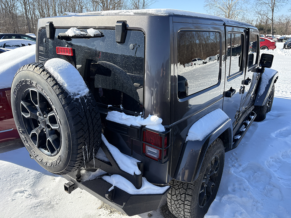 
								JEEP WRANGLER UNLIMITED SAHARA full									