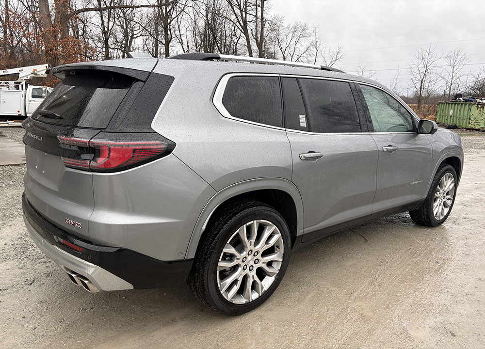 
								GMC ACADIA DENALI full									