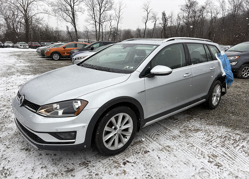 
								VOLKSWAGEN GOLF ALLTRACK S full									