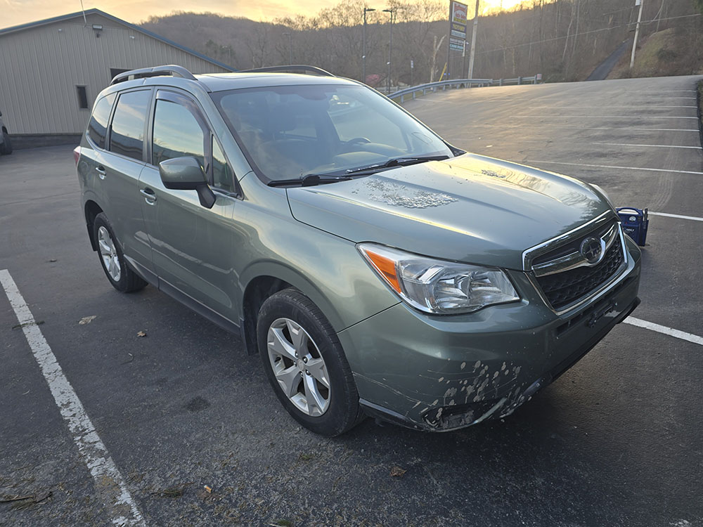 
								SUBARU FORESTER PREMIUM full									