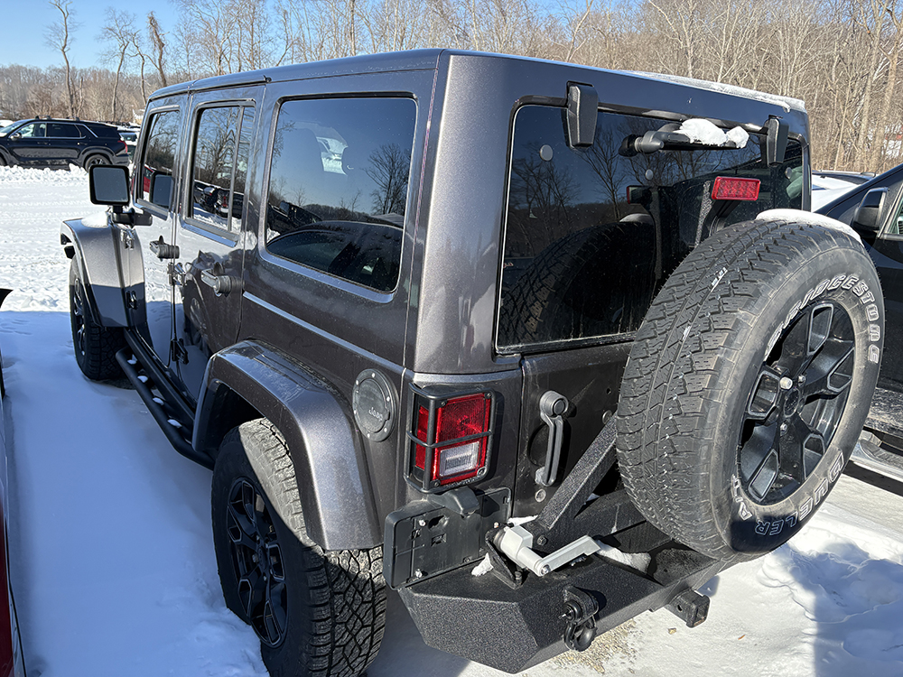 
								JEEP WRANGLER UNLIMITED SAHARA full									