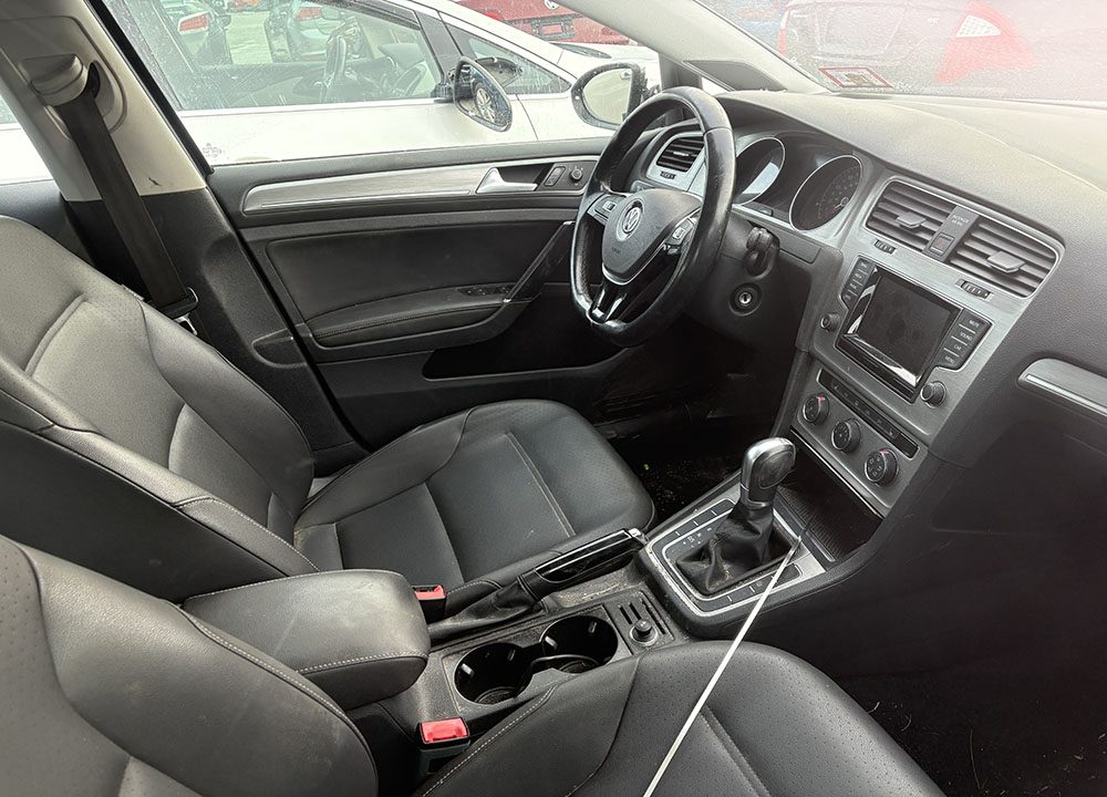 
								VOLKSWAGEN GOLF TDI SE full									