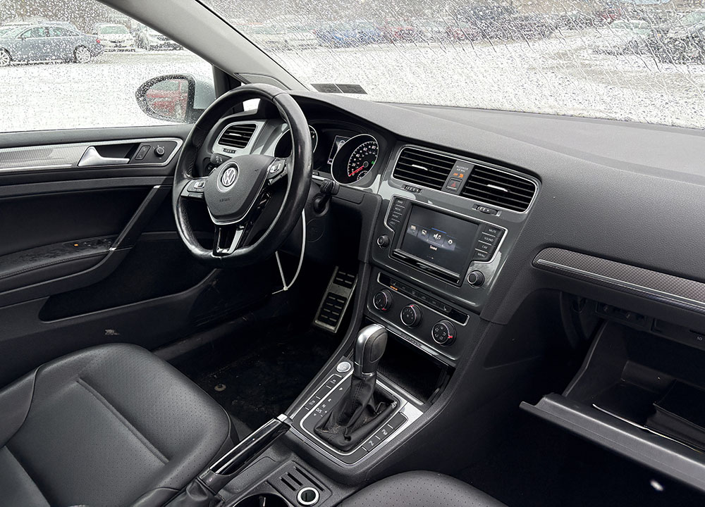 
								VOLKSWAGEN GOLF ALLTRACK S full									