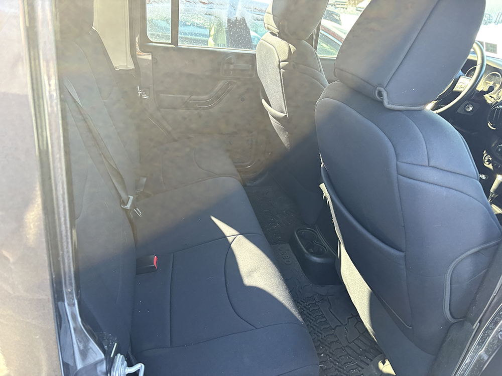 
								JEEP WRANGLER UNLIMITED SAHARA full									